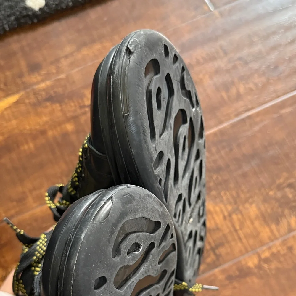 Alexander McQueen Black and Yellow Sneakers EU 42 - Picture 15 of 15